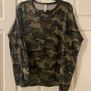 Long-sleeved camouflage top